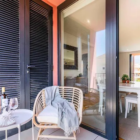 Διαμέρισμα New & Bright 2bed Ensuite, With Pool 5 Min From Marina