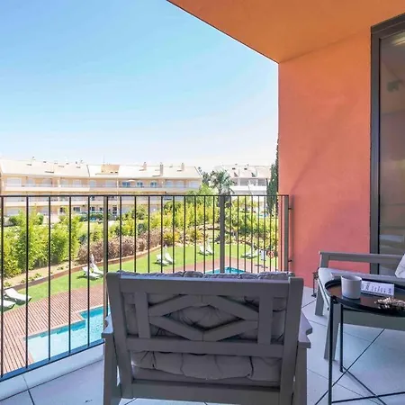 New & Bright 2bed Ensuite, With Pool 5 Min From Marina