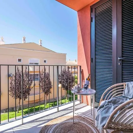 New & Bright 2bed Ensuite, With Pool 5 Min From Marina