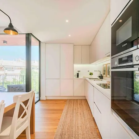 New & Bright 2bed Ensuite, With Pool 5 Min From Marina